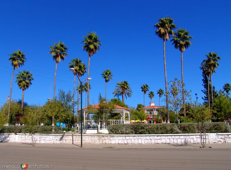 Plaza Principal Nueva Rosita, Coahuila (MX12182377312258)