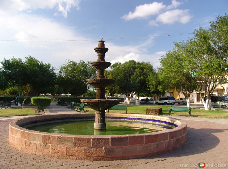 Fuente en la explanada de la Casa de la Cultura Río Bravo, Tamaulipas