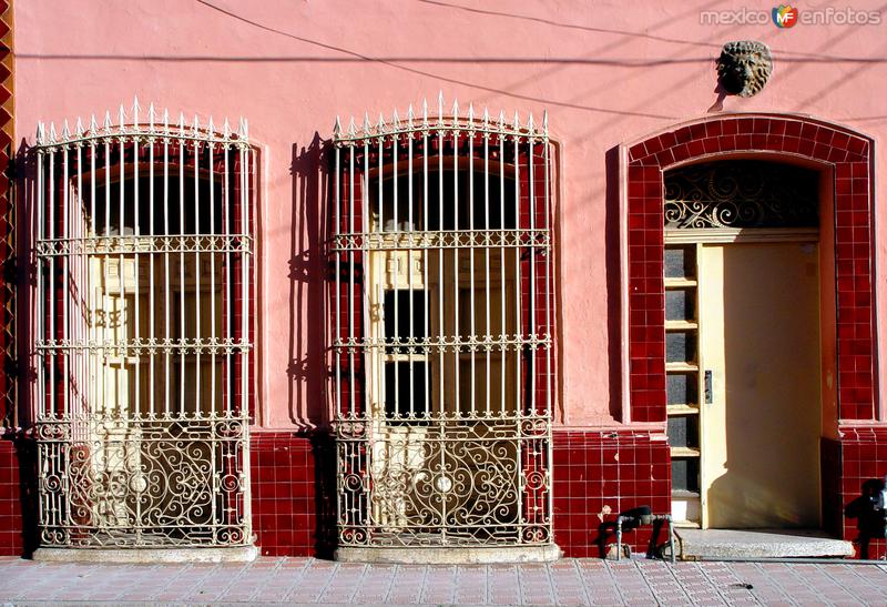 Balcones y puerta