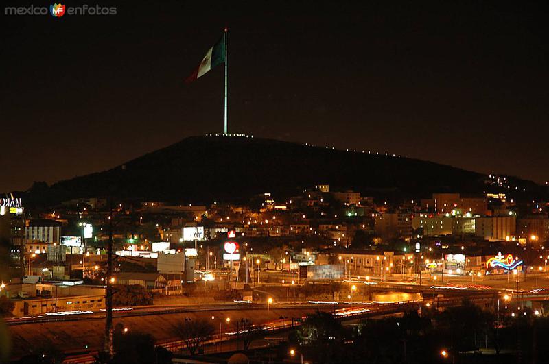 Vista nocturna del mirador del Obispado