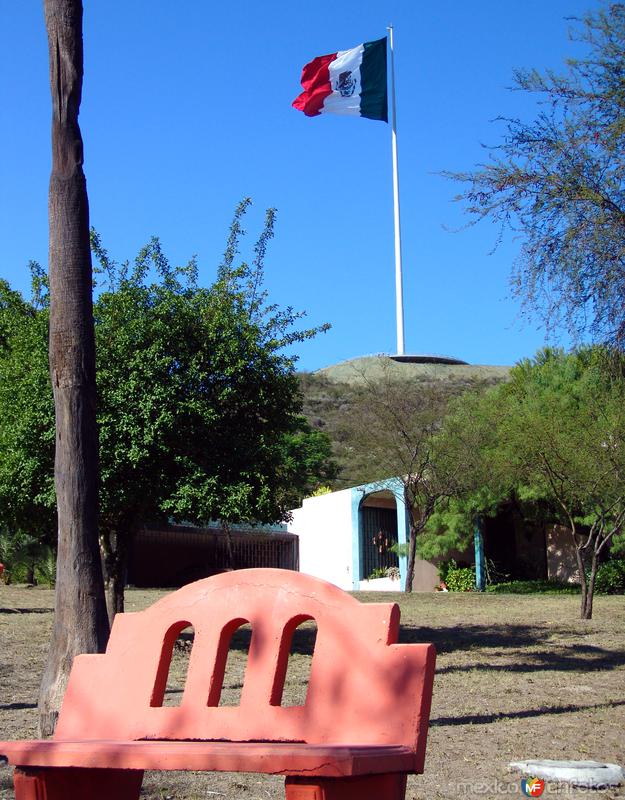 Bandera Monumental