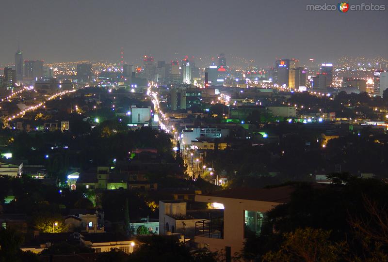 Vista del centro de Monterrey desde el Obispado