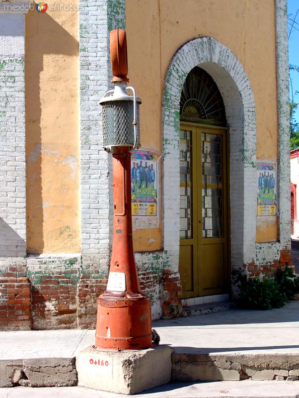 Antigua bomba de gasolina