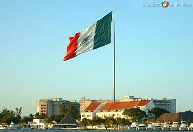 Bandera Monumental