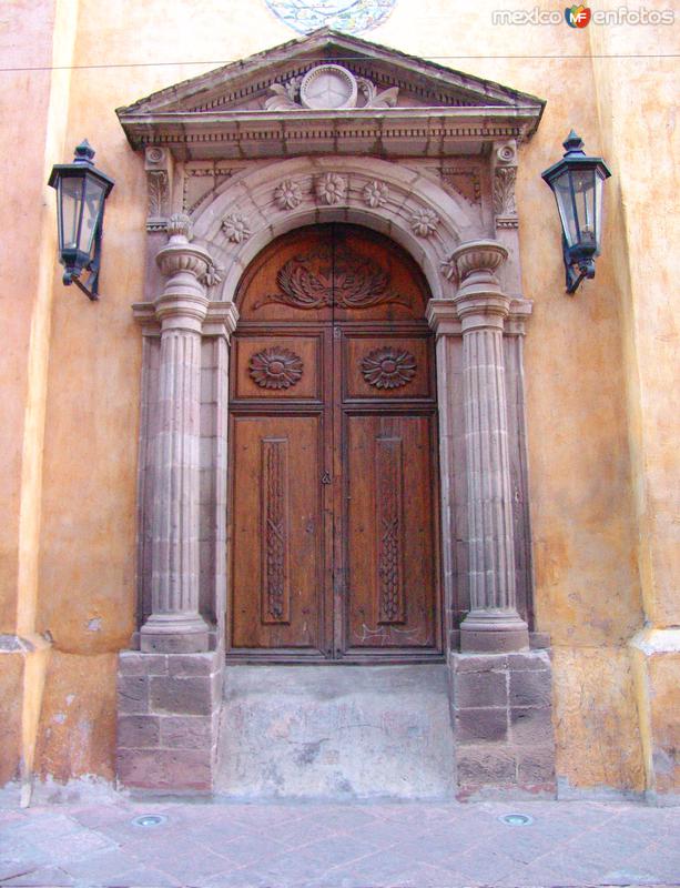 Puerta colonial