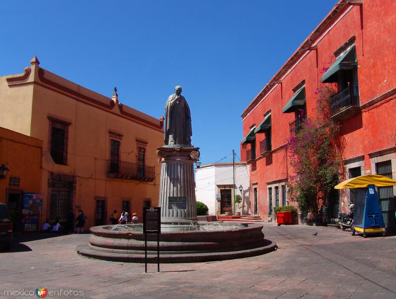 Plaza y fuente de Juan Caballero y Osío