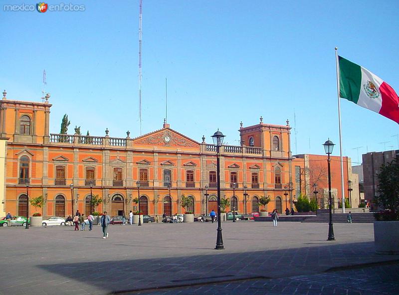 Plaza de los Fundadores y Rectoría de la UASLP