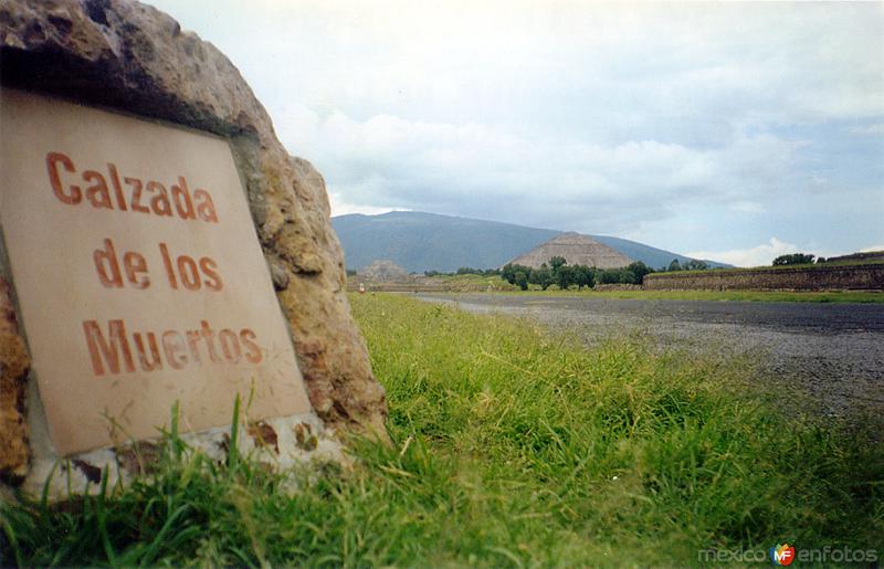 Calzada de los Muertos