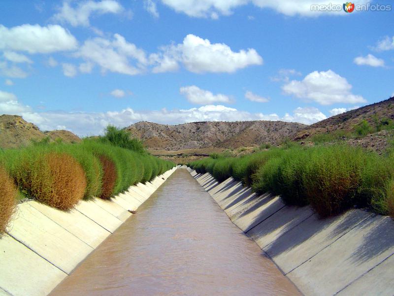 Canal de irrigación