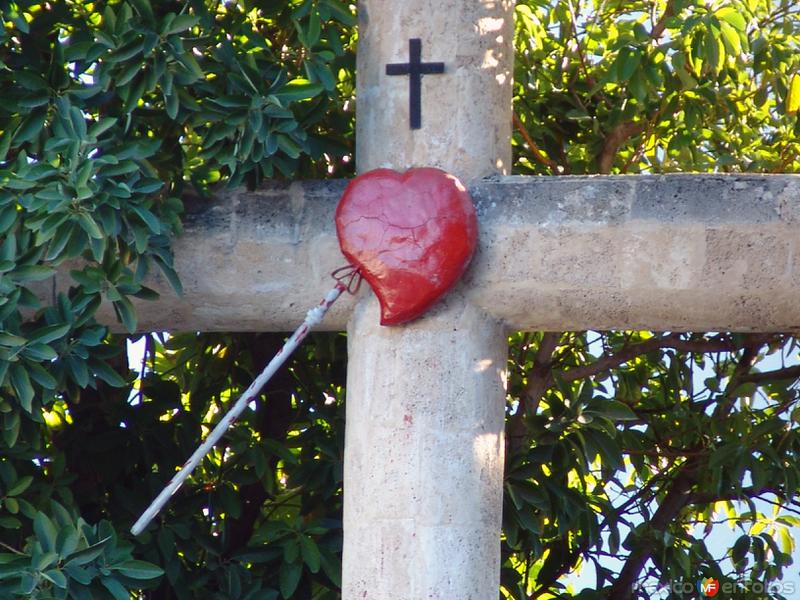 Cruz y corazón