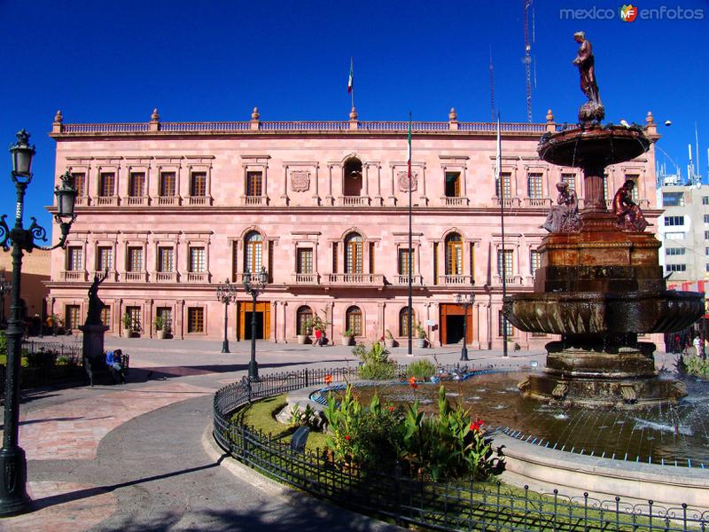 Palacio de Gobierno y Plaza Principal