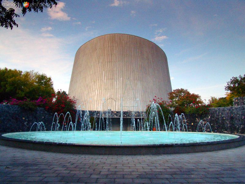 Edificio de IMAX, del planetario Alfa