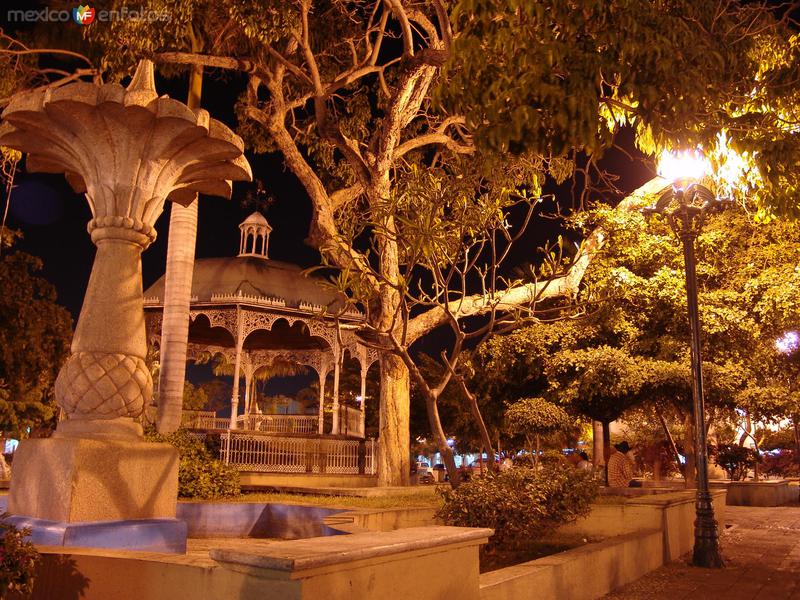 Plaza principal de Tecomán