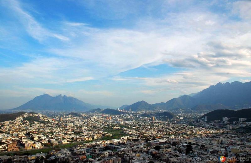 Vista panorámica del área metropolitana de Monterrey