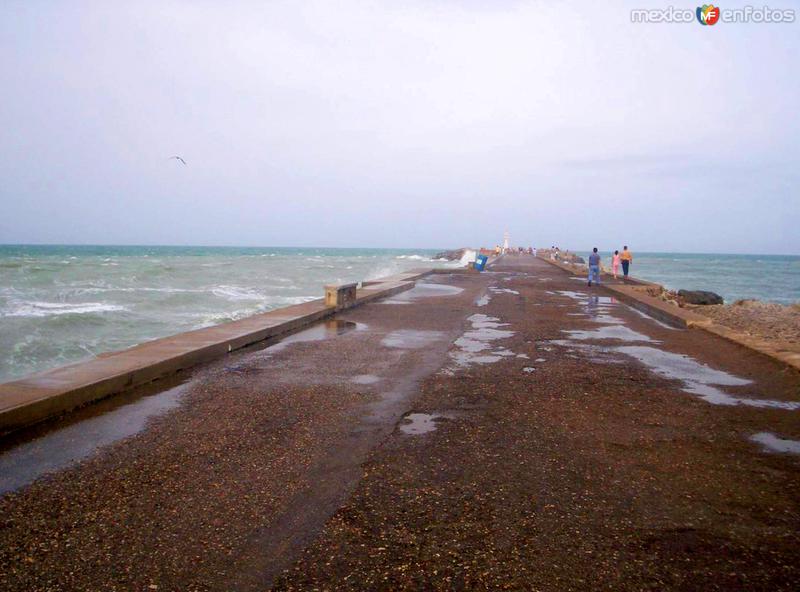 Malecón (escolleras)