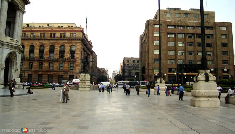 Explanada del Palacio de Bellas Artes