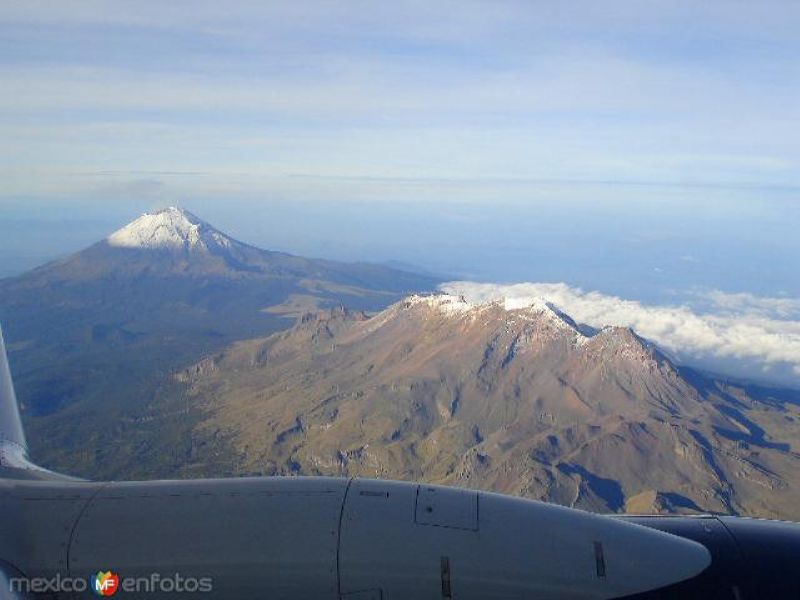 Volcanes Iztaccíhuatl y Popocatépetl