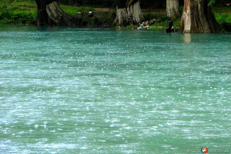 Lluvia sobre el río El Naranjo