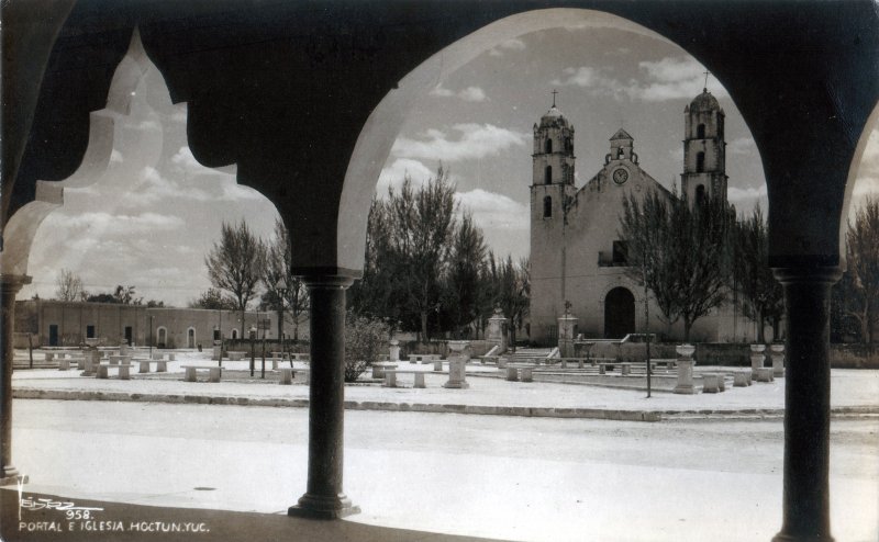 Portal e Iglesia Hoctún