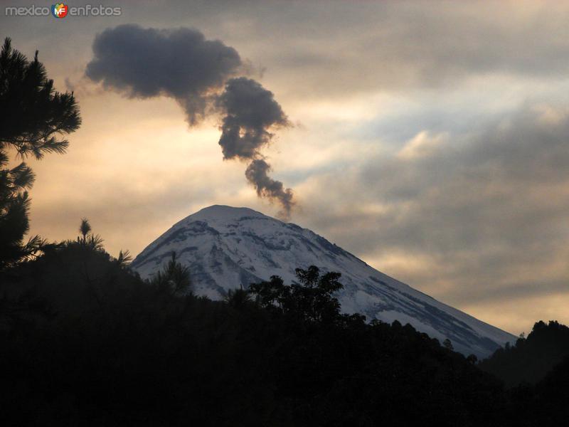Volcán Popocatépetl al amanecer