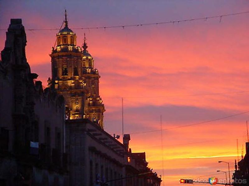 Atardecer y torres de la catedral