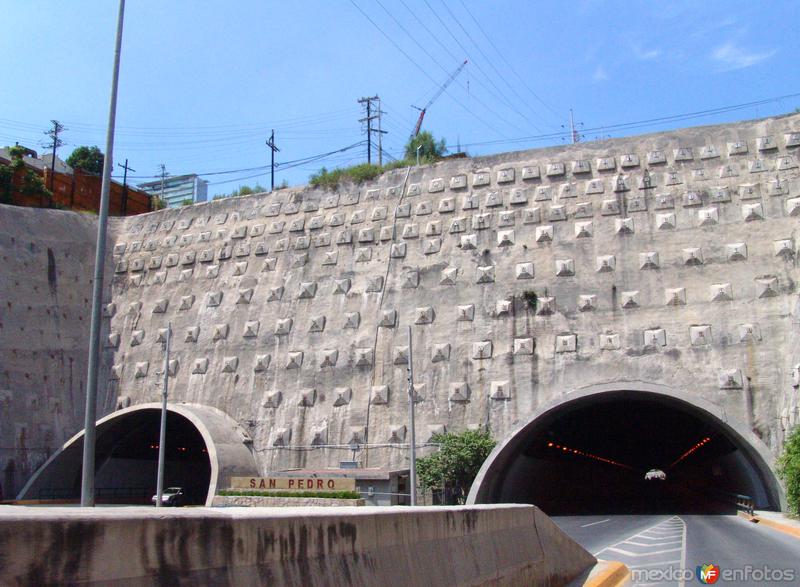 Túnel Loma Larga