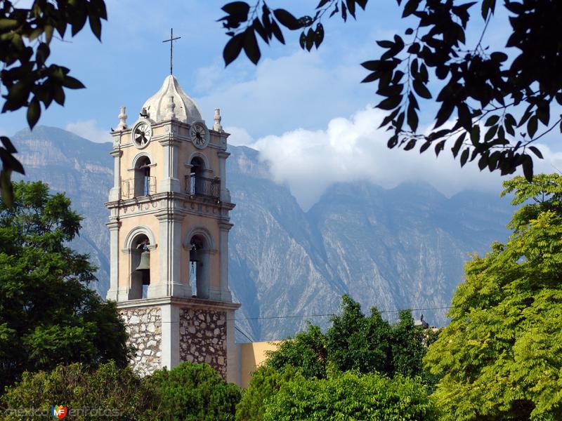 Campanario y Cerro de las Mitras