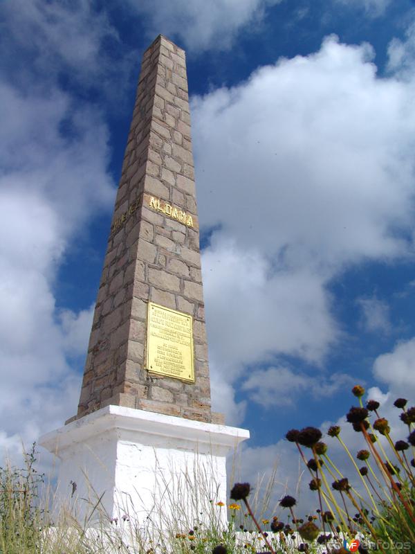 Obelisco en memoria de los insurgentes caídos