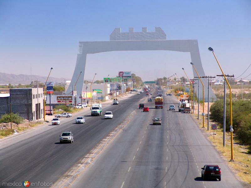 Entrada a Torreón por la carretera a Saltillo