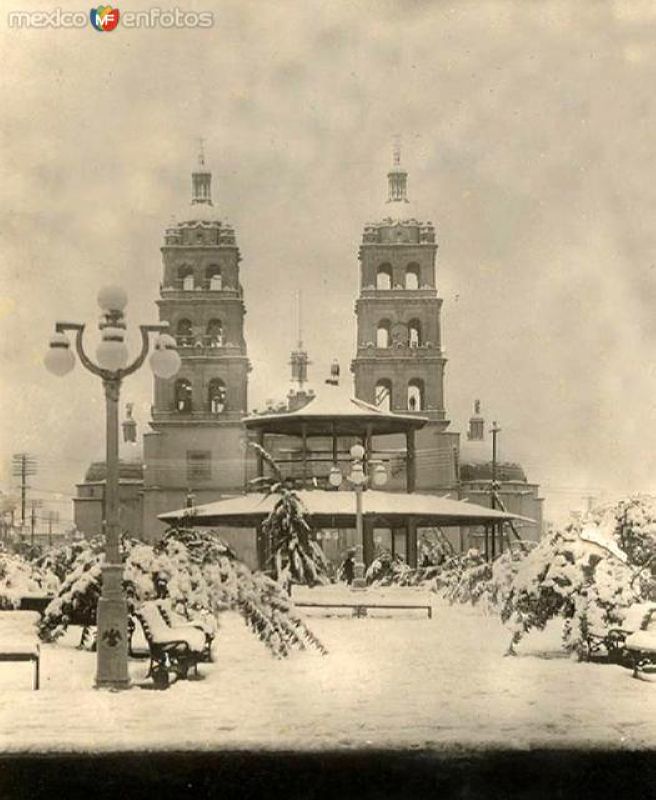 Plaza y Catedral, diciembre de 1925