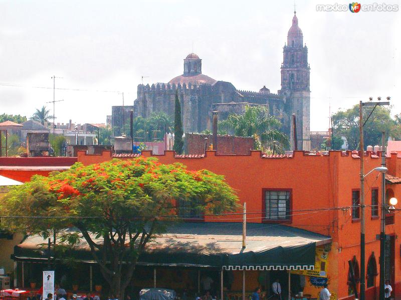 Edificio colonial y Catedral de Cuernavaca