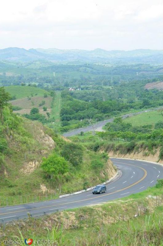 CAMINO DE TAJIN A PAPANTLA, VER. MEX.