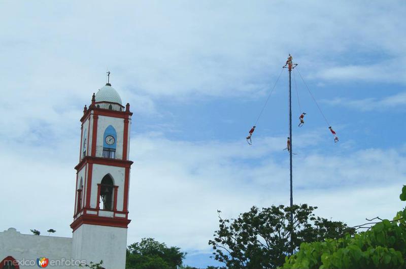 IGLESIA DE PAPANTLA,VERACRUZ, Y VOLADORES