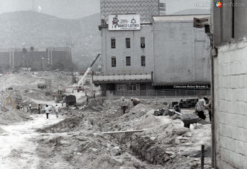 Construyendo la Macroplaza 80