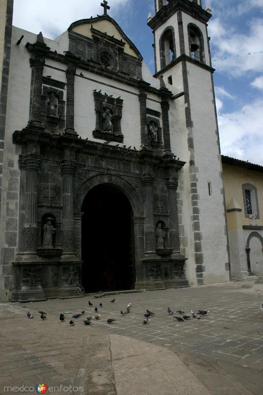 Palomas en el Atrio de la Parroquia