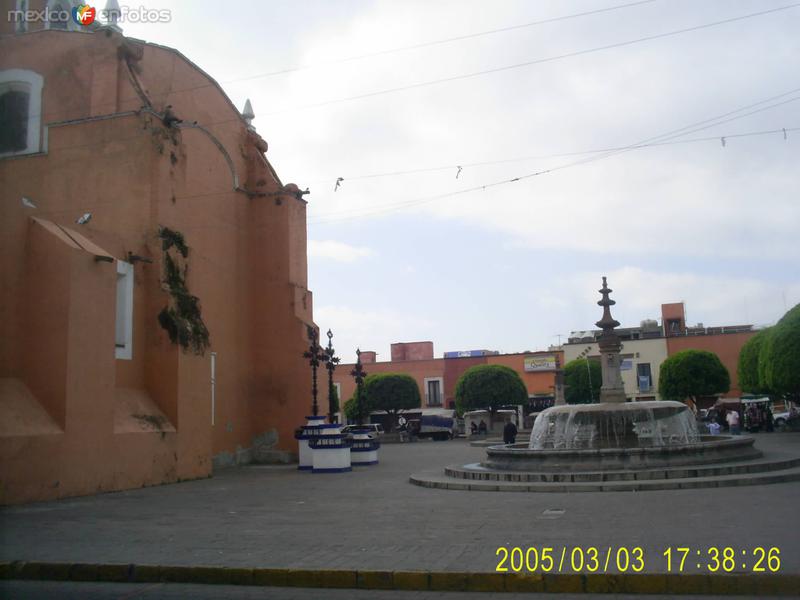 COSTADO DE LA PARROQUIA Y PLAZA