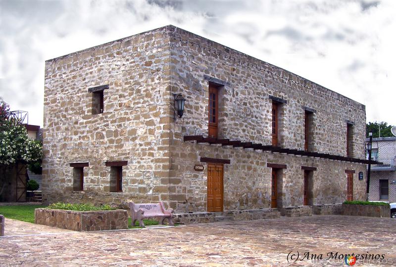 Casa de la Cultura en Mier