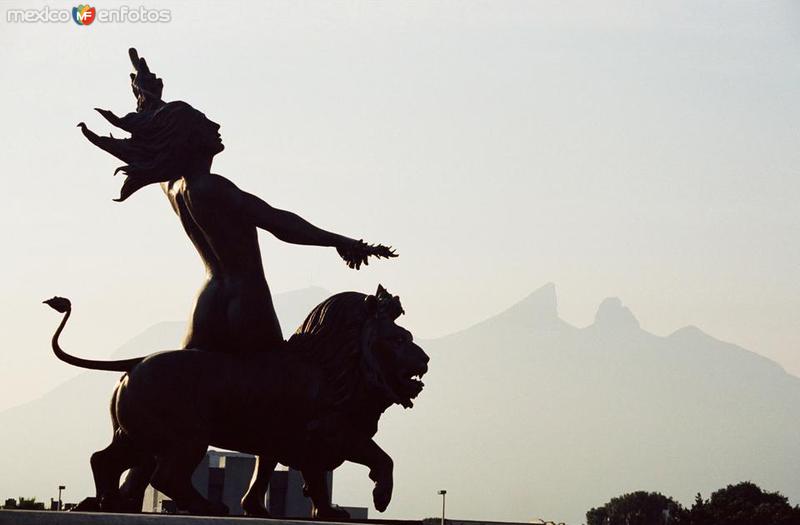 Fuente de la Vida y Cerro de la Silla.... 35 mm