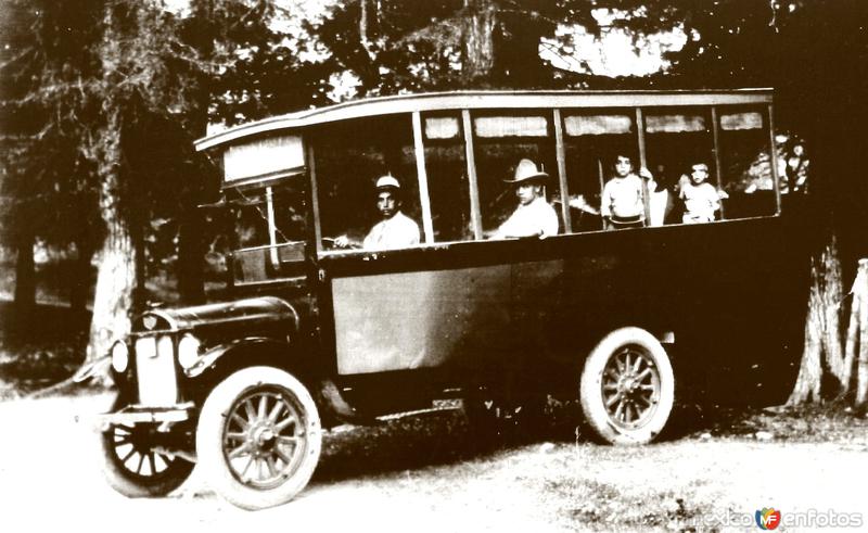 AUTOBUS MONTERREY--SANTIAGO--1914