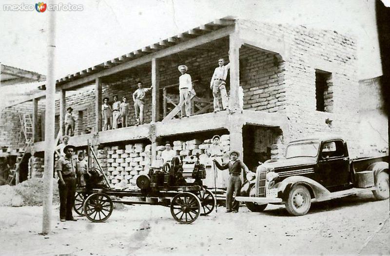 CONSTRUCCION DEL TALLER DE DON ABELARDO VILLARREAL---1935