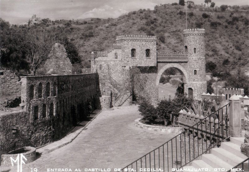 Entrada al Castillo de Santa Cecilia