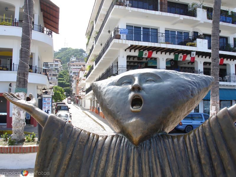 Malecón, escultura En Busqueda de la Razón