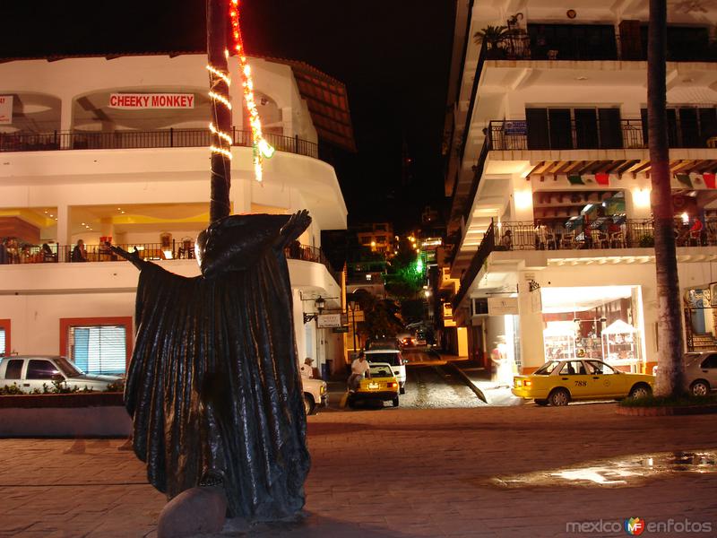 Malecón, escultura En Busqueda de la Razón