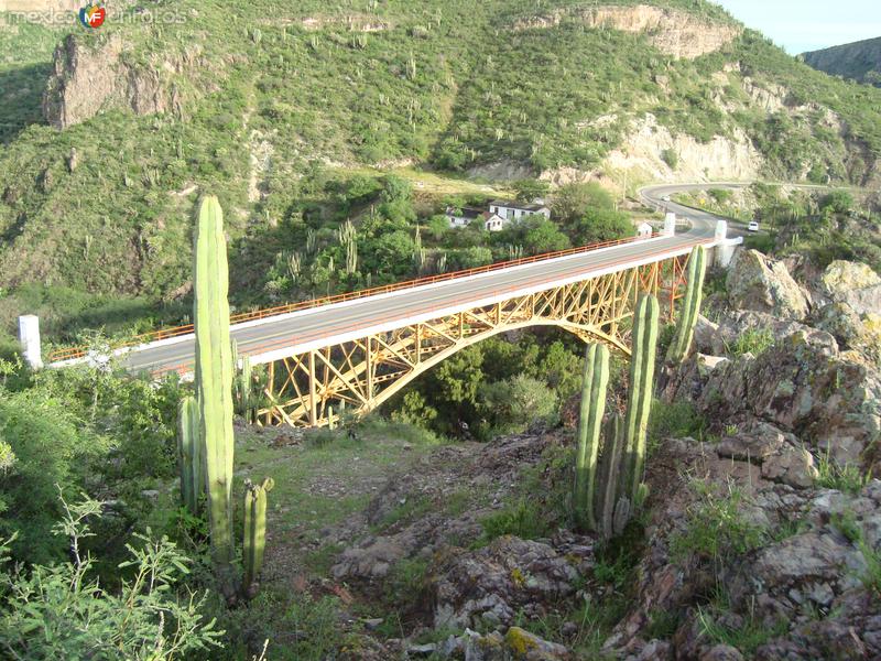 Puente de fierro