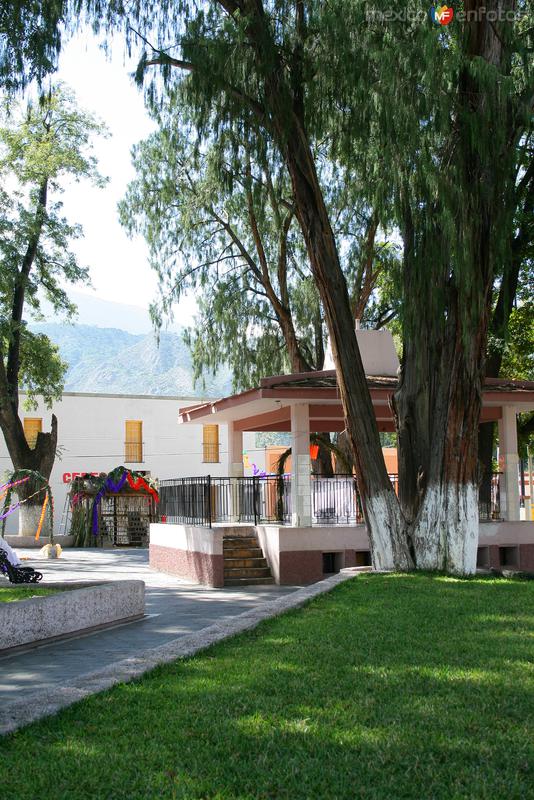 PLAZA Y KIOSKO