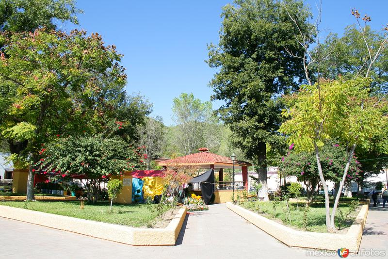 KIOSKO Y PLAZA DE ARAMBERRI