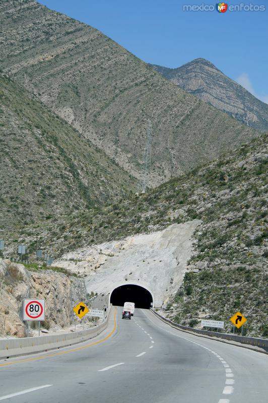 TUNEL EN AUTOPISTA LOS CHORROS