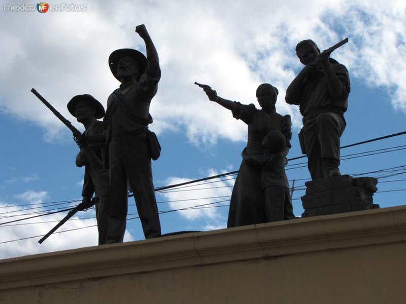 Monumento a los Héroes de Tomochi