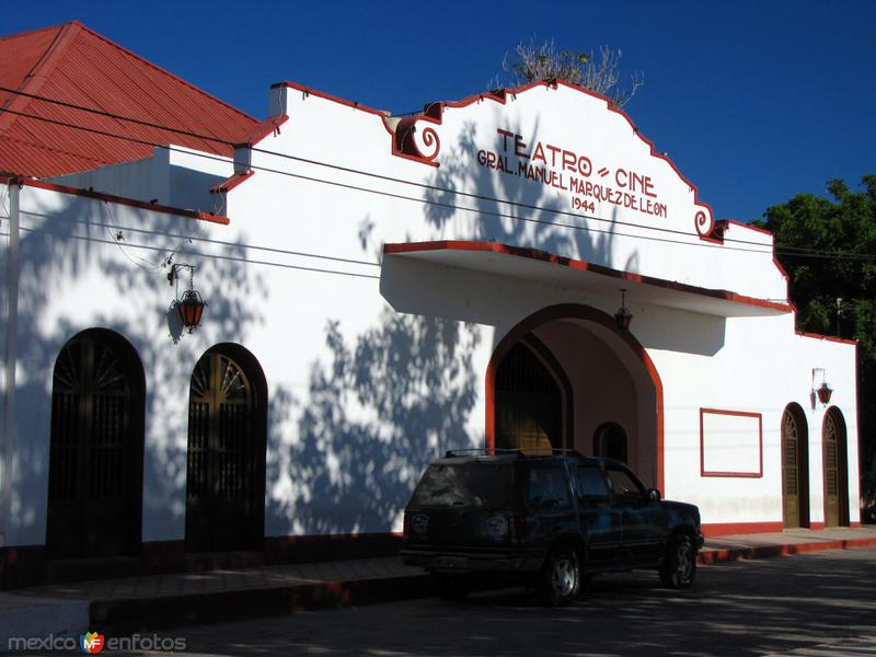 Teatro y cine Manuel Márquez de León