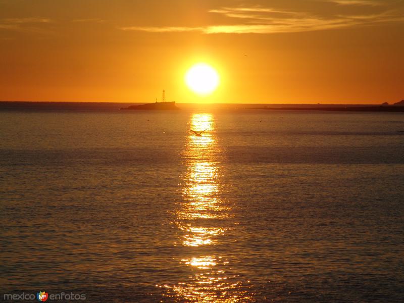 Amanecer en el Mar de Cortés